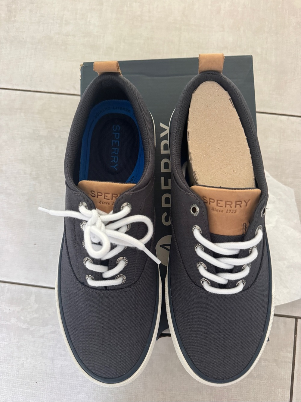 Sperry Men's navy Canvas Lace-Up Sneakers